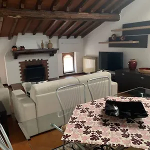  Apartment Daisy House: Attic In The Historical Center