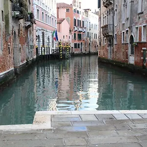 Casa Delle Gondole Venise