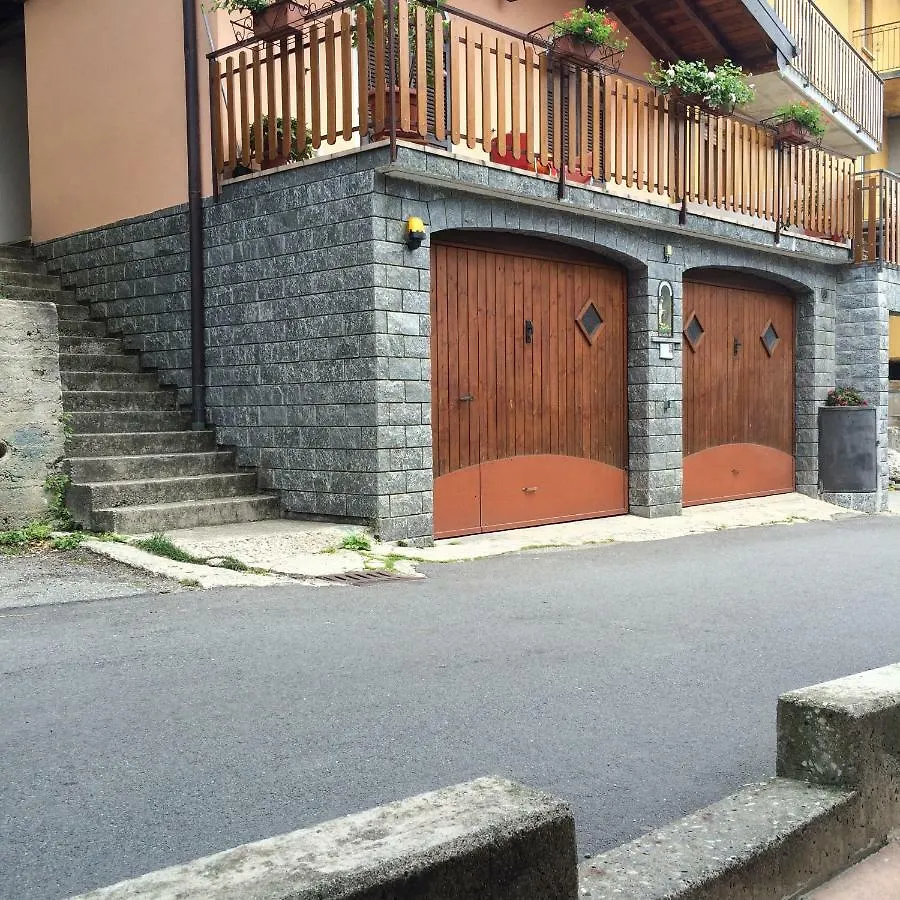 Chalet Con Piscina Garzeno 別荘
