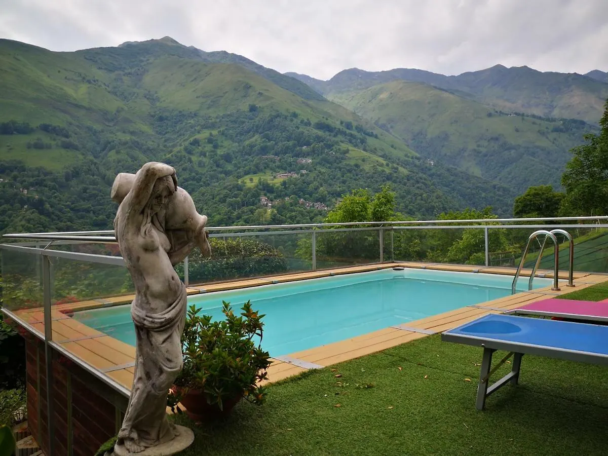 Chalet Con Piscina Garzeno 別荘